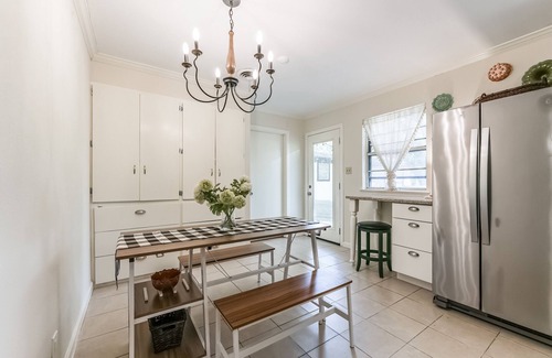 Alvin Casa | Five Oaks Farmhouse ~ Charming Country Cottage