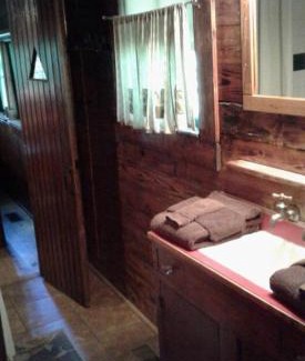 Hot Springs Casa | Five Points Lake Hamilton Cabin 2