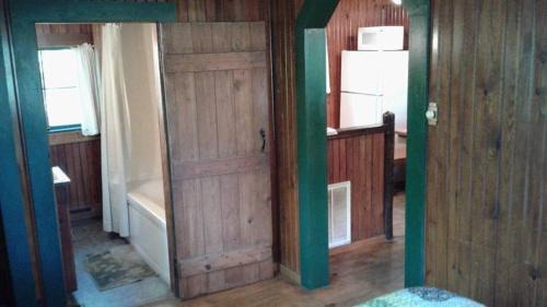 Hot Springs Casa | Five Points Lake Hamilton Cabin 4