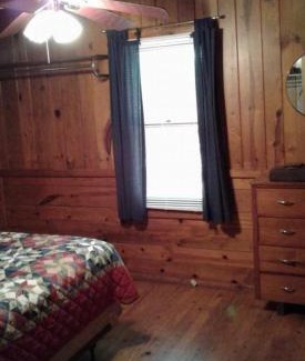 Hot Springs Casa | Five Points Lake Hamilton Cabin 6