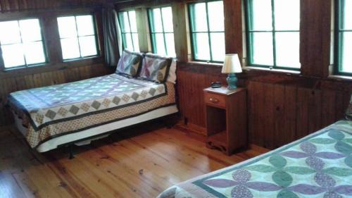 Hot Springs Casa | Five Points Lake Hamilton Cabin B