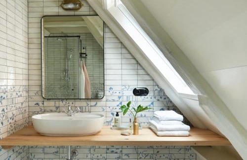 Leer Cama Y Desayuno | Five Rooms