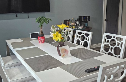 Queens Casa | Five Star One Bedroom in Queens