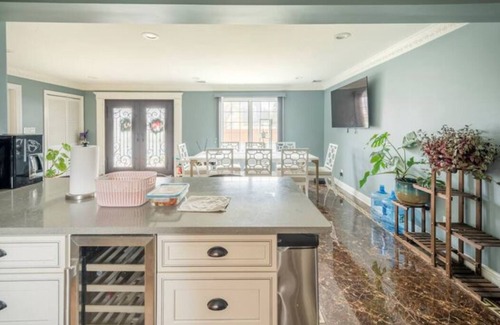 Queens Casa | Five Star One Bedroom in Queens