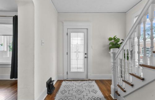 Southeast Omaha Casa | Five Star Zoo Stay with Full Kitchen and Self Check-In