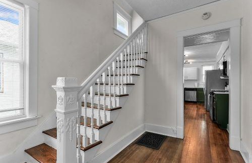 Southeast Omaha Casa | Five Star Zoo Stay with Full Kitchen and Self Check-In