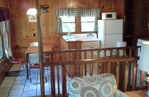 Hot Springs Cabina | FIVE POINTS~LAKE HAMILTON: Cabin#5 ~ 2 Story, 2BR w/Queen Beds, Futon in LR, Full Kitchen, Breakfast "Fixins" Provided, Great Lake View