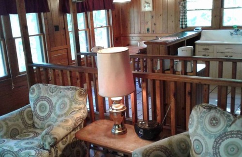 Hot Springs Cabina | FIVE POINTS~LAKE HAMILTON: Cabin#5 ~ 2 Story, 2BR w/Queen Beds, Futon in LR, Full Kitchen, Breakfast "Fixins" Provided, Great Lake View
