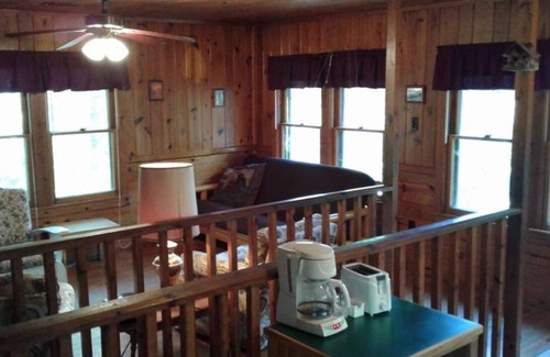 Hot Springs Cabina | FIVE POINTS~LAKE HAMILTON: Cabin#5 ~ 2 Story, 2BR w/Queen Beds, Futon in LR, Full Kitchen, Breakfast "Fixins" Provided, Great Lake View