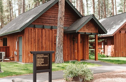 Sisters Cabina | Classic Cabin at FivePine Lodge