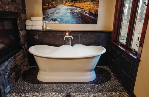 Sisters Cabina | Serenity Cabin at FivePine Lodge