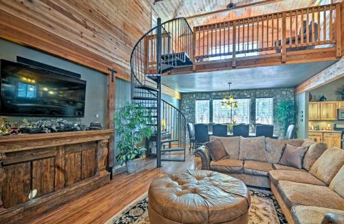 Flagstaff Casa | Flagstaff Cabin on 5 Acres with Fireplace and Fire Pit