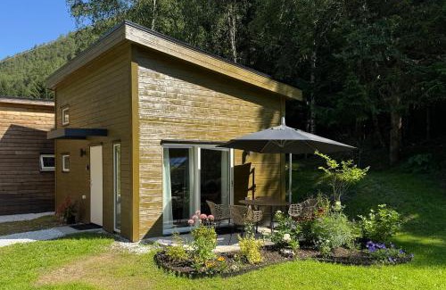 Flam Chalet De Esquí | Flåm Tinyhouse with a Waterfall View