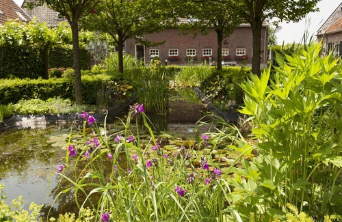 Schafelt Casa | Flamboyant Farmhouse in Baarlo with Hot Tub, Garden
