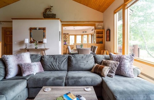 Bozeman Casa | Flaming Arrow Lodge - Bridger Canyon Home with Acreage and Views