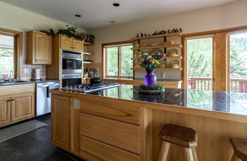 Bozeman Casa | Flaming Arrow Lodge - Bridger Canyon Home with Acreage and Views