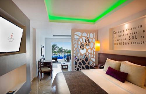 Punta Cancún Hotel | Flamingo Cancun All Inclusive