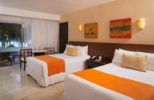 Punta Cancún Hotel | Flamingo Cancun All Inclusive