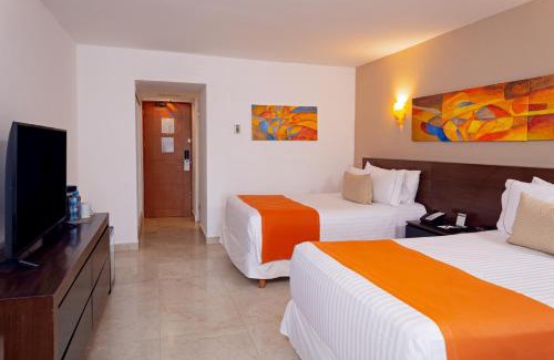 Punta Cancún Hotel | Flamingo Cancun All Inclusive