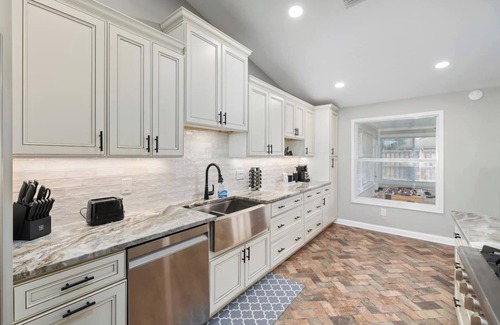 Southside Casa | Flamingo Fiesta Sleeps 10 Cool Pool Free Cancel
