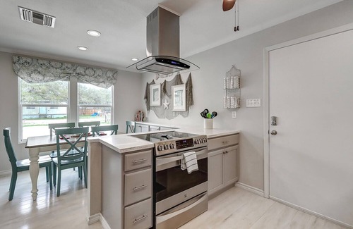 Fulton Casa | Flamingo Flats 3 Bedroom Home by Redawning