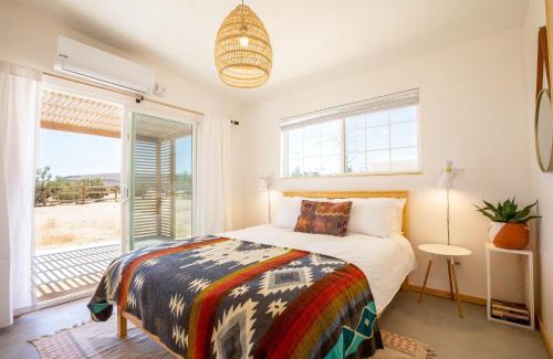 Yucca Valley Casa | Flamingo Ranch - Dreamy Desert Design with Hot Tub home