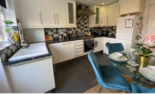 Milton Keynes Casa | Flamingo Short Lets Greenleys