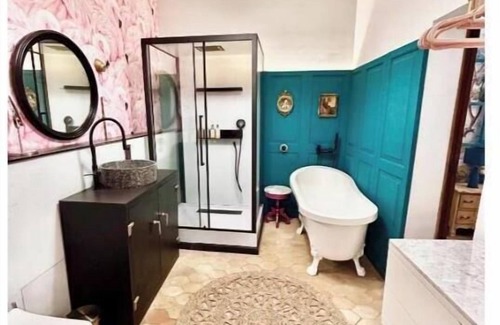 La Llotja-Born Cama Y Desayuno | FLAMINGO SUITE - DOG ADMIRAL URBAN GUEST HOUSE