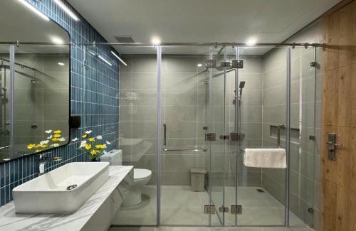 Hoang Hoa Hotel | Flamingos Ibiza Hải Tiến tầng cao nhìn trọn view biển Hải Tiến
