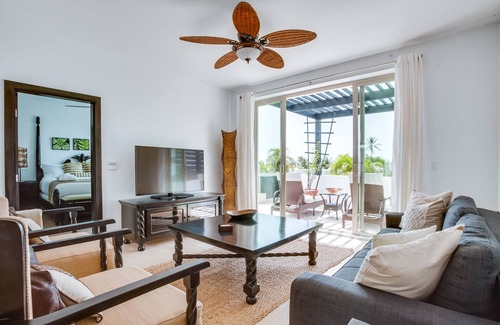 San Pedro Complejo | Flash Sale! Luxury Penthouse: Island Tranquility, Personal Plunge Pool