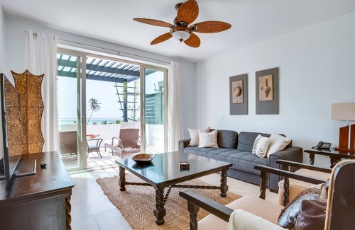 San Pedro Complejo | Flash Sale! Luxury Penthouse: Island Tranquility, Personal Plunge Pool