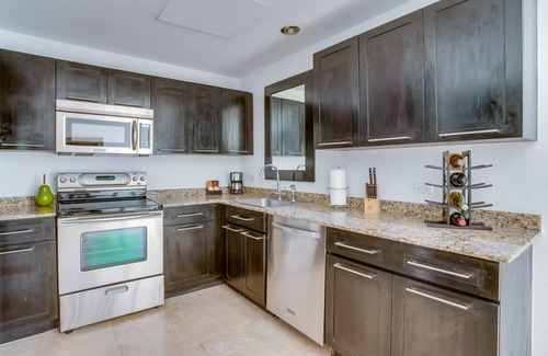 San Pedro Complejo | Flash Sale! Luxury Penthouse: Island Tranquility, Personal Plunge Pool