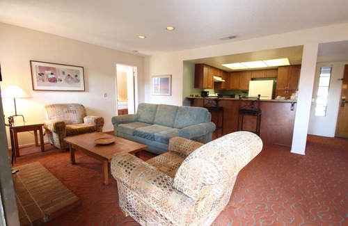 San Diego Country Estates Condominio | Amplio 2BR cerca de Ramona Wine Country w / Resort Pool, en el sitio Spa y WiFi