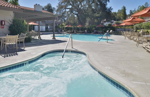 San Diego Country Estates Condominio | Amplio 2BR cerca de Ramona Wine Country w / Resort Pool, en el sitio Spa y WiFi