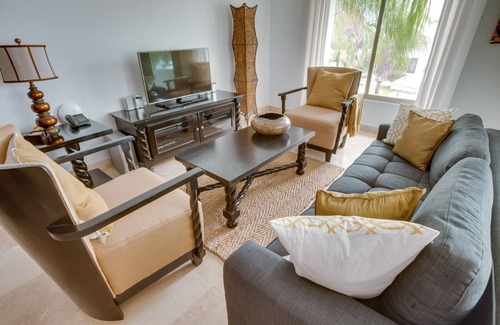 San Pedro Complejo | Flash Sale! Villa w/ Infinity Pool, Private Jacuzzi & Al Fresco Dining