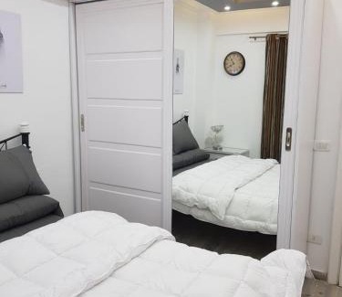El Hadaba Apartamento | Flat 01 bed room. Sea Street. Hadaba Area.