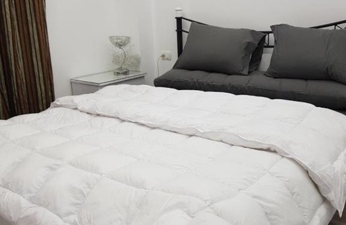 El Hadaba Apartamento | Flat 01 bed room. Sea Street. Hadaba Area.