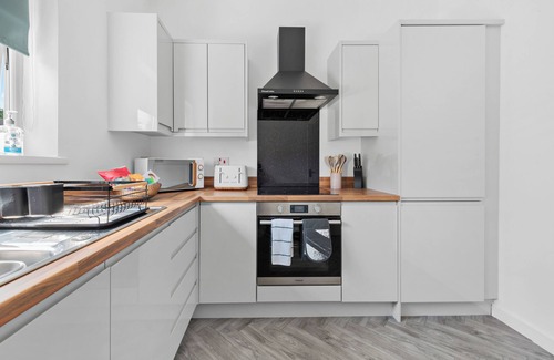 Lower Wick Apartamento | Flat 1 - close to shops with parking