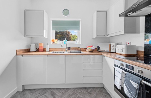 Lower Wick Apartamento | Flat 1 - close to shops with parking