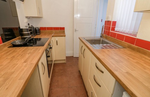 Deganwy Cabaña | FLAT 1A MONA HOUSE, pet friendly, country holiday cottage in Deganwy