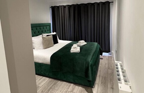 Camberley Apartamento | Flat#3, 1 Portesbery Road, Camberley · Beautiful 2 Bedroom Stunning House in Central Town