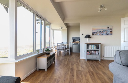 Knott End-on-Sea Cabaña | FLAT 3, SANDRIDGE COURT, romantic in Knott End-On-Sea