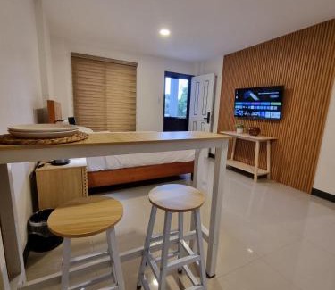 Las Pinas Apartamento | Flat 35, Unit F