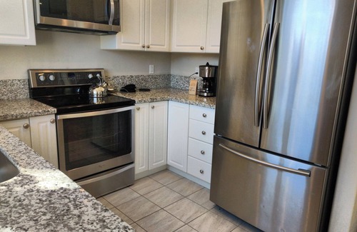 Petaluma Casa | Flat at the Cork Oak · Sunny, central, quiet flat + yard