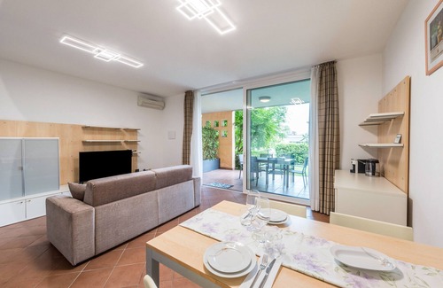 Padenghe sul Garda Apartamento | Apartamento 'Blue Lake Holiday House' con piscina, Wi-Fi y aire acondicionado
