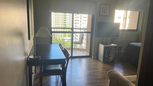 Itaim Bibi Apartamento | Flat com Piscina Aquecida-Grátis Garagem manobrista 24h -Sauna-Varanda-Cafe e Chá a vontade