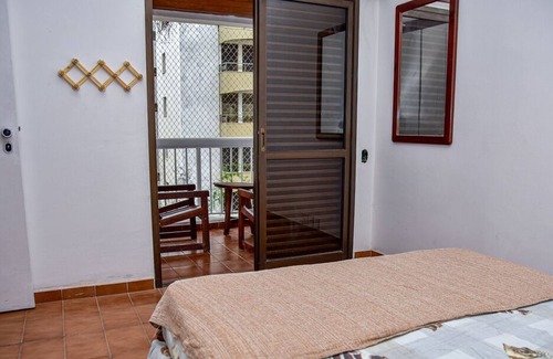 Morro do Maluf Apartamento | Flat c varanda na Praia de Pitangueiras-Guarujá/SP