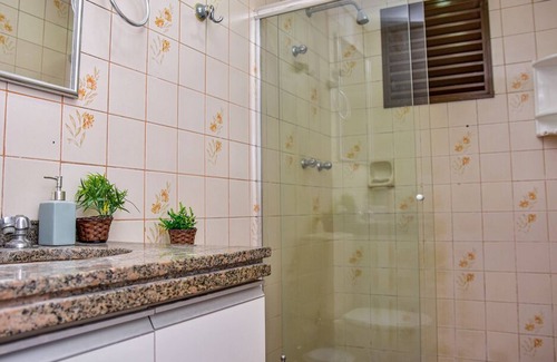Morro do Maluf Apartamento | Flat c varanda na Praia de Pitangueiras-Guarujá/SP