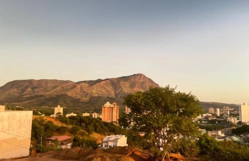 Alto Esplanada Apartamento | Flat com vista espetacular 2 banheiros 3 quartos área central-cozinha completa-AR- casais - grupos ou familias ou empresas