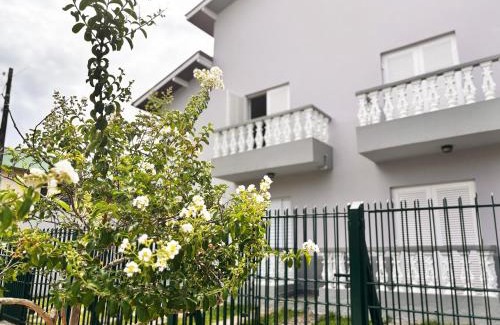 Jardim Itagua Apartamento | Flat duplex localização espetacular 2 quadras da praia